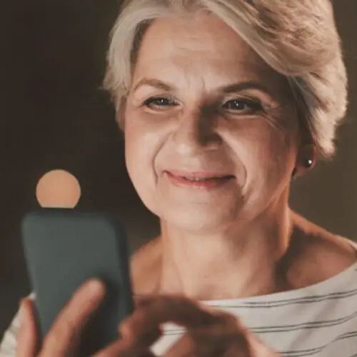 planfit woman on phone